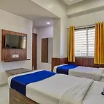 Fabhotel Ten Eleven Grand