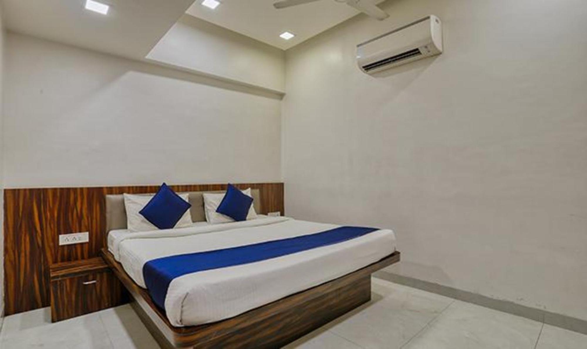 Fabhotel Eleven Grand
